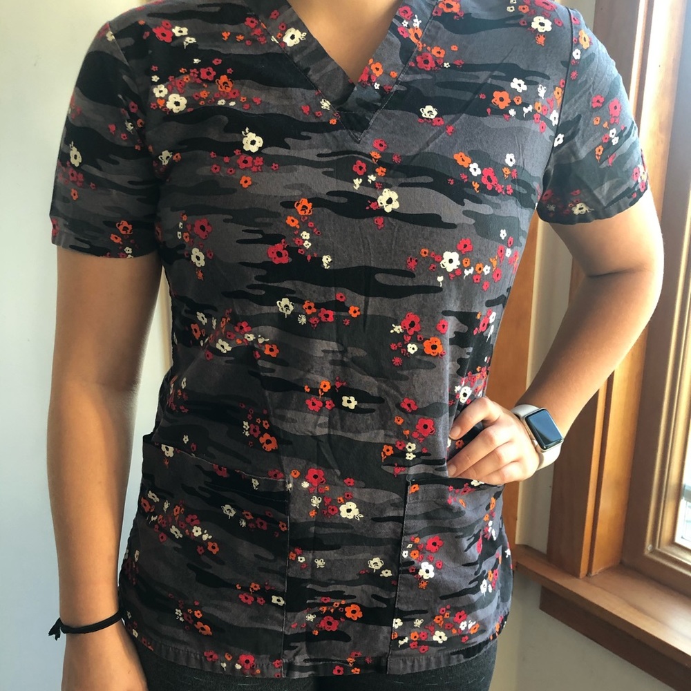 Scrub Top - Picture 2 of 4